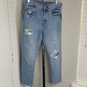Levis distressed button fly jeans W27 L28